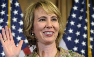 Giffords to enter Houston rehabilitation hospital