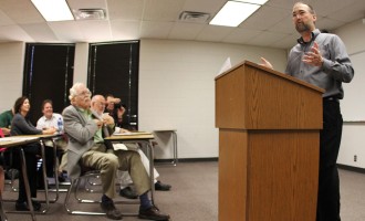 Grad gives newsworthy lecture