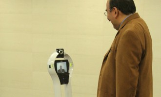 Robot to bring virtual rolling tours of campus library