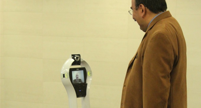 Robot to bring virtual rolling tours of campus library
