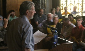 Lecturing philosopher reconciles science, religion