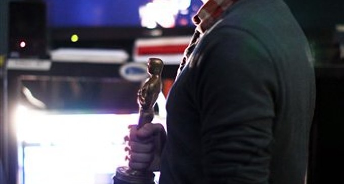 Students replace models as Oscar trophy carriers