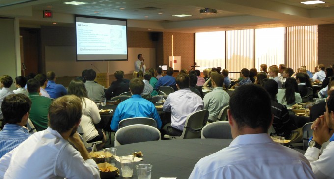MIS students meet with industry pros
