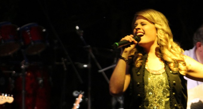 Wild about Holly – ‘The Voice’ contestant croons at Cameron Park Zoo