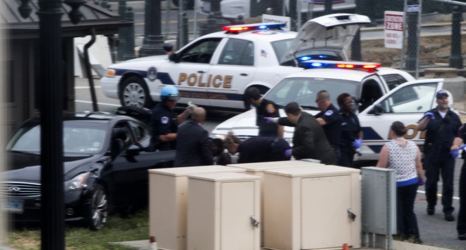Woman attempts to bypass White House barricade, police chase ends in gunfire