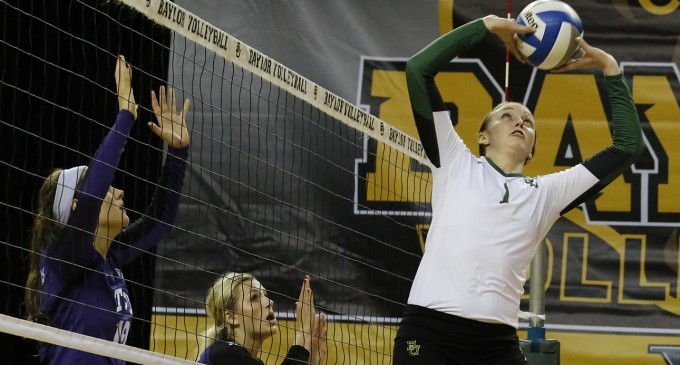 Rosenbaum steps up for Baylor volleyball