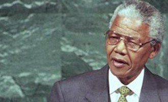 Peacemaker Nelson Mandela dies