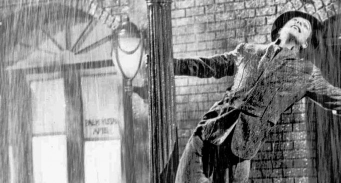 ‘Singin’ in the Rain’ famous suit to be auctioned off in Dallas