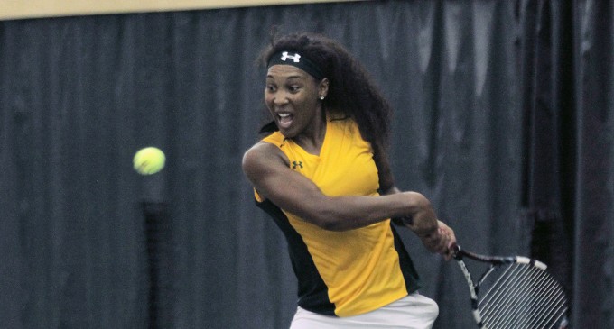 Tennis: Men defeat Purdue, women fall to Florida