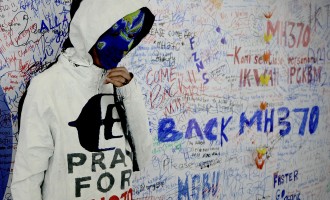 Hunt continues for missing Malaysian flight