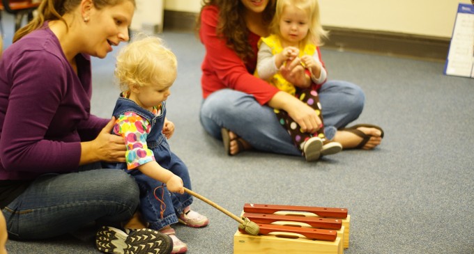 Toddlers tinker away in family music class