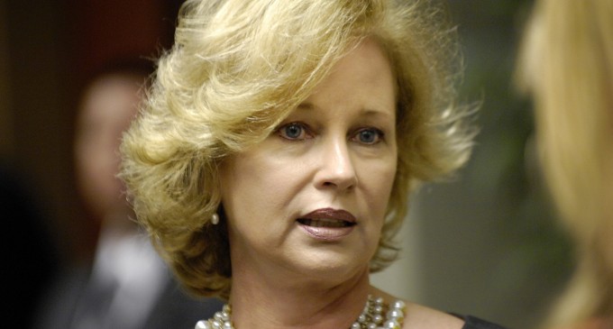 Texas first lady helps Waco celebrate downtown