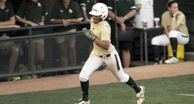 No. 14 softball defeats UTSA 7-1 on road to win series
