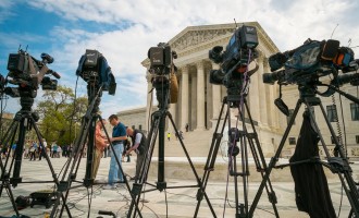 Justices skeptical in Internet TV case Justices skeptical in Internet TV case