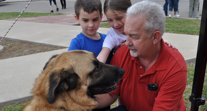 Angel Paws brings furry friends to Baylor students before finals