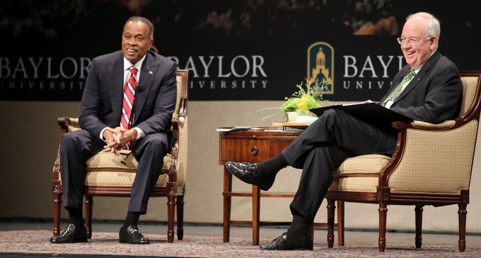 Acclaimed journalist visits campus: Williams, Starr cover topics from politics to Mandela