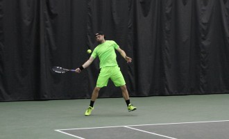 Men’s tennis drops against No. 11 Illinois