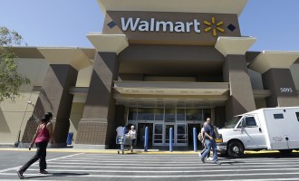 Wal-Mart workers to receive pay raise