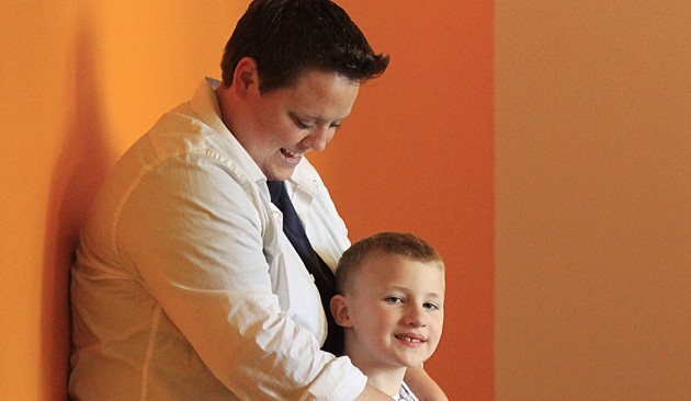 Scouts’ parents rally behind ousted lesbian den mother