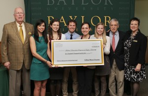 Baylor scholarship recipients stand with Gale Galloway, trustee of the DeBakey Medical Foundation, Dr. George Noon, president of the foundation and Lauren Barron, associate director of the Baylor medical humanities program while they hold the Medical Humanities Scholarship Fund of $500,000 donated to the university by the DeBakey Medical Foundation. Matt Hellman | Lariat Photo Editor