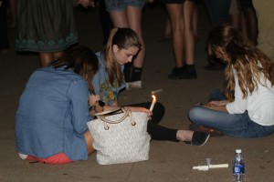 Baylor students gather around Waco Hall for candlelight vigil early on Thursday morning in order to pray for victims of the fertilizing plant explosion that occurred around 7:50 p.m. April 17 in West, TX. Sanmai Gbandi | Round Up Photographer