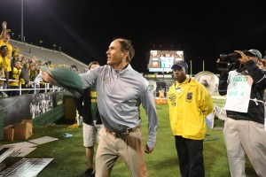 Coach Briles throws his hat to the crowd after the game as is traditon.  Robby Hirst | Lariat Photographer