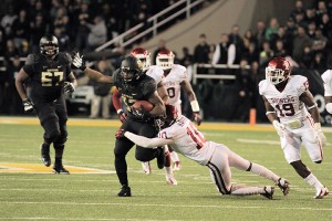 Freshman running back Shock Linwood cuts up the middle of the Oklahoma defense during the second half of Baylor's victory over Oklahoma.  Linwood ran for 182 yards on 23 carries.   Travis Taylor | Lariat Photo Editor