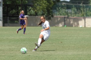 Sophomore forward Bri Campos passes the ball during Baylor’s 5-0 win over Northwestern State on Aug. 25. The Bears play West Virginia today in the Big 12 Semifinals in Kansas City, Kan.  Travis Taylor | Lariat Photo Editor
