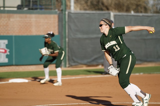 Senior pitcher Whitney Canion winds up to deliver a pitch in Baylor’s 2-0 win against Texas State on March 18 at Getterman Stadium. The Bears are 29-7 and 3-1 in the Big 12 Conference.  Kevin Freeman | Lariat Photographer