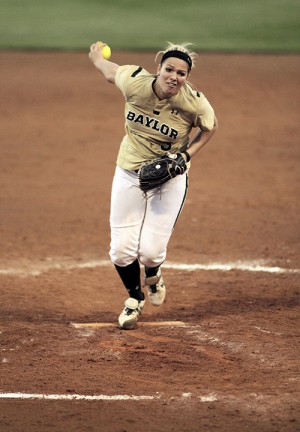 Sophomore right-handed pitcher Heather Stearns winds up to deliver a pitch in Baylor’s 7-4 loss to Louisiana on Tuesday at Getterman Stadium. 