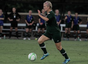 Sophomore midfielder Ashleigh James dribbles against University of the Incarnate Word on Sept. 5. The Bears won 5-0. Baylor will take on TCU at 7 p.m. today.Constance Atton | Lariat Photographer