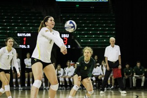 Junior outside hitter Andie Malloy hits a dig during Baylor’s 3-1 win over Iowa State. The Bears defeated Texas Tech in Lubbock yesterday for their second straight win. Skye Duncan | Lariat Photographer