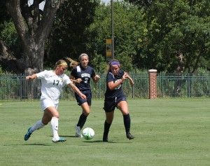 Sophomore forward Jordan Hatler dribbles past two defender’s during Baylor’s 0-0 draw with Oral Roberts on Sept. 21. Hatler scored the lone goal in Baylor’s 1-0 upset victory over Oklahoma State. Carlye Thornton | Lariat Photo Editor
