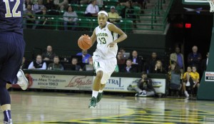Sophomore forward Nina Davis dribbles up the court during Baylor’s 101-60 win over Oral Roberts on Nov. 14. Davis finished with 18 points and 13 rebounds in Baylor’s loss to Kentucky on Monday. Skye Duncan | Lariat Photographer