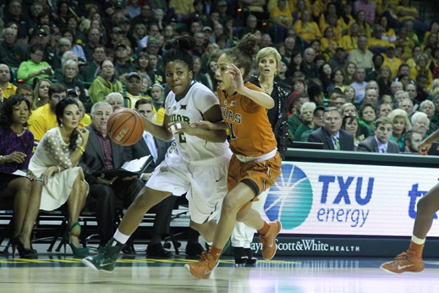 No. 2 junior guard Niya Johnson drives into the paint agianst the Longhorns. She posted a double-double with 15 points and 12 assists. Skye Duncan | Lariat Photo Editor
