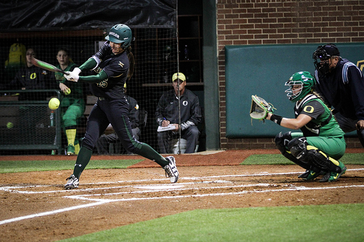 Junior designated player Linsey Hays gets a hit during No. 7 Baylor’s game on Thursday against the Oregon Ducks. The Bears fell for the first time this season on Thursday. Jess Schurz | Lariat Photographer