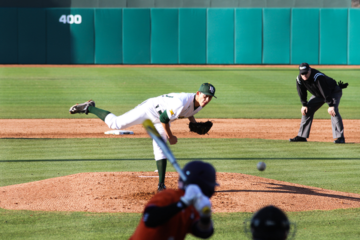 Freshman right-hander Theron Kay pitches during Baylor baseball’s 8-4 win over Northwestern State on Feb. 25. Baylor travels to Houston this weekend for a tournament. Skye Duncan | Lariat Photo Editor
