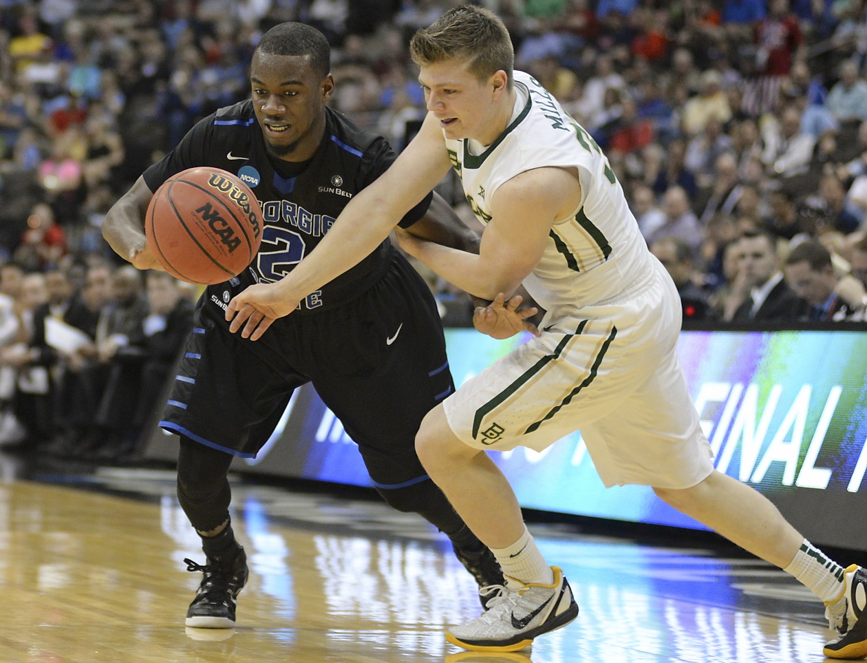 Georgia State guard Ryann Green, left, and Baylor guard Austin Mills, right, battle for the ball during the second half in the second round of the NCAA college basketball tournament, Thursday, March 19, 2015, in Jacksonville, Fla.  (AP Photo/Rick Wilson)