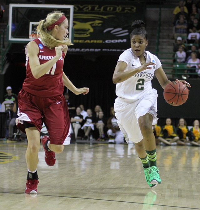 Junior point guard Niya Johnson blows down the court during Baylor’s 73-44 win over Arkansas on Sunday. Johnson leads the nation with 8.7 assists per game.  Skye Duncan | Lariat Photo Editor