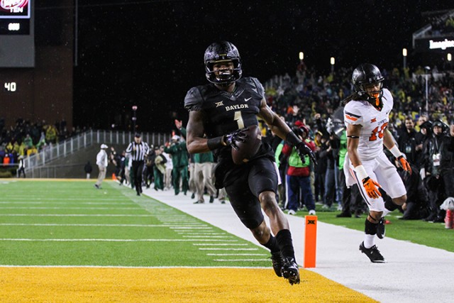 No. 1 sophomore inside receiver Corey Coleman runs in the second touchdown for Baylor in the first quarter.Kevin Freeman | Lariat Photographer