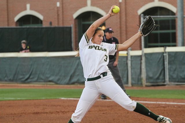 No. 3 junior pitcher Heather Stearns winds up to pitch during Baylor 2-1 win over Oklahoma State on March 27. Stearns threw nine strikeouts in Baylor's dominant 8-0 win over Oklahoma on Thursday. Kevin Freeman | Lariat Photographer