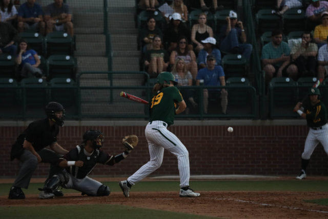 Baseball finds offensive groove in sweep of Prairie View A&M