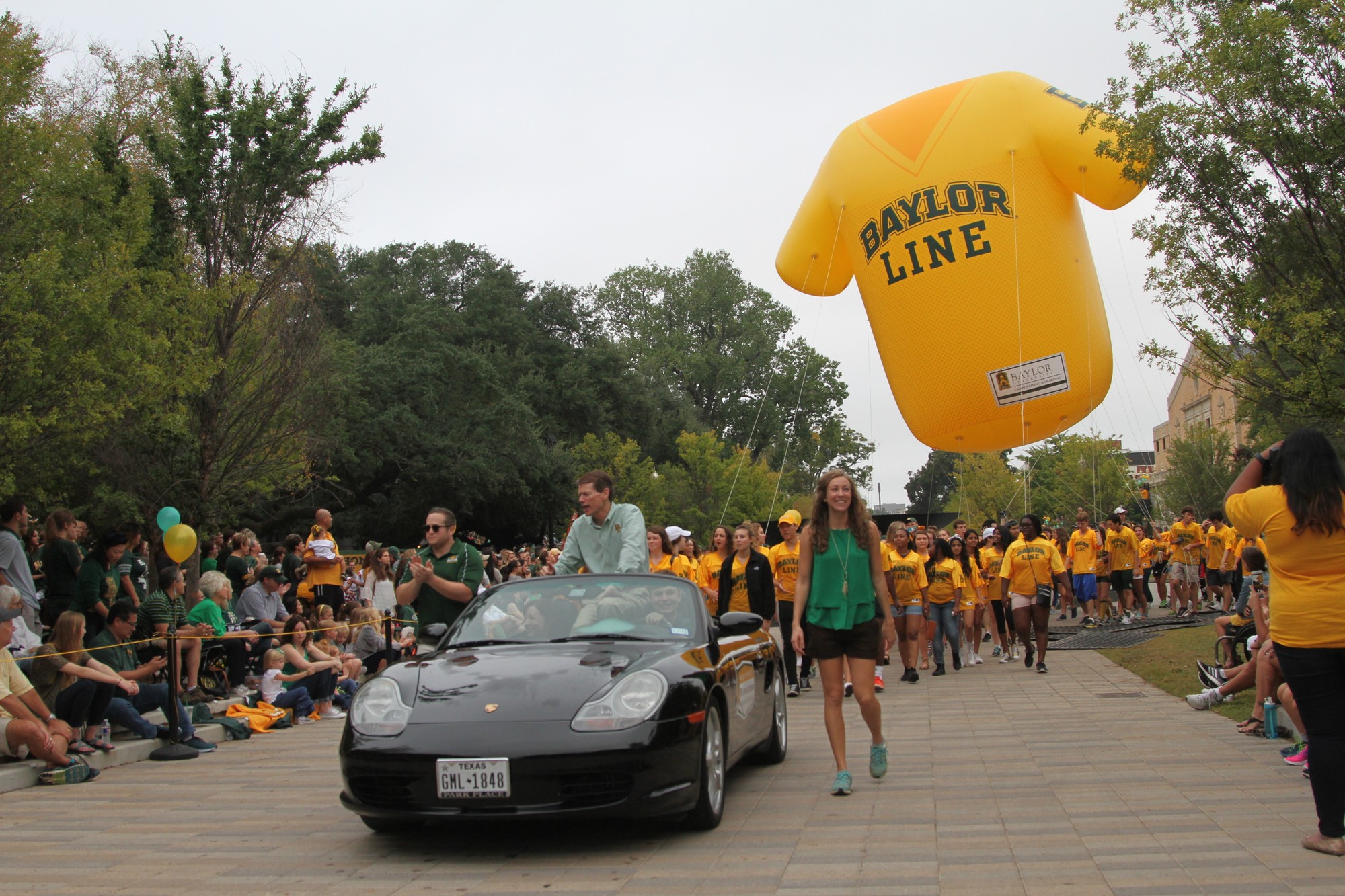 Students, alumni look forward to Baylor of giant floats