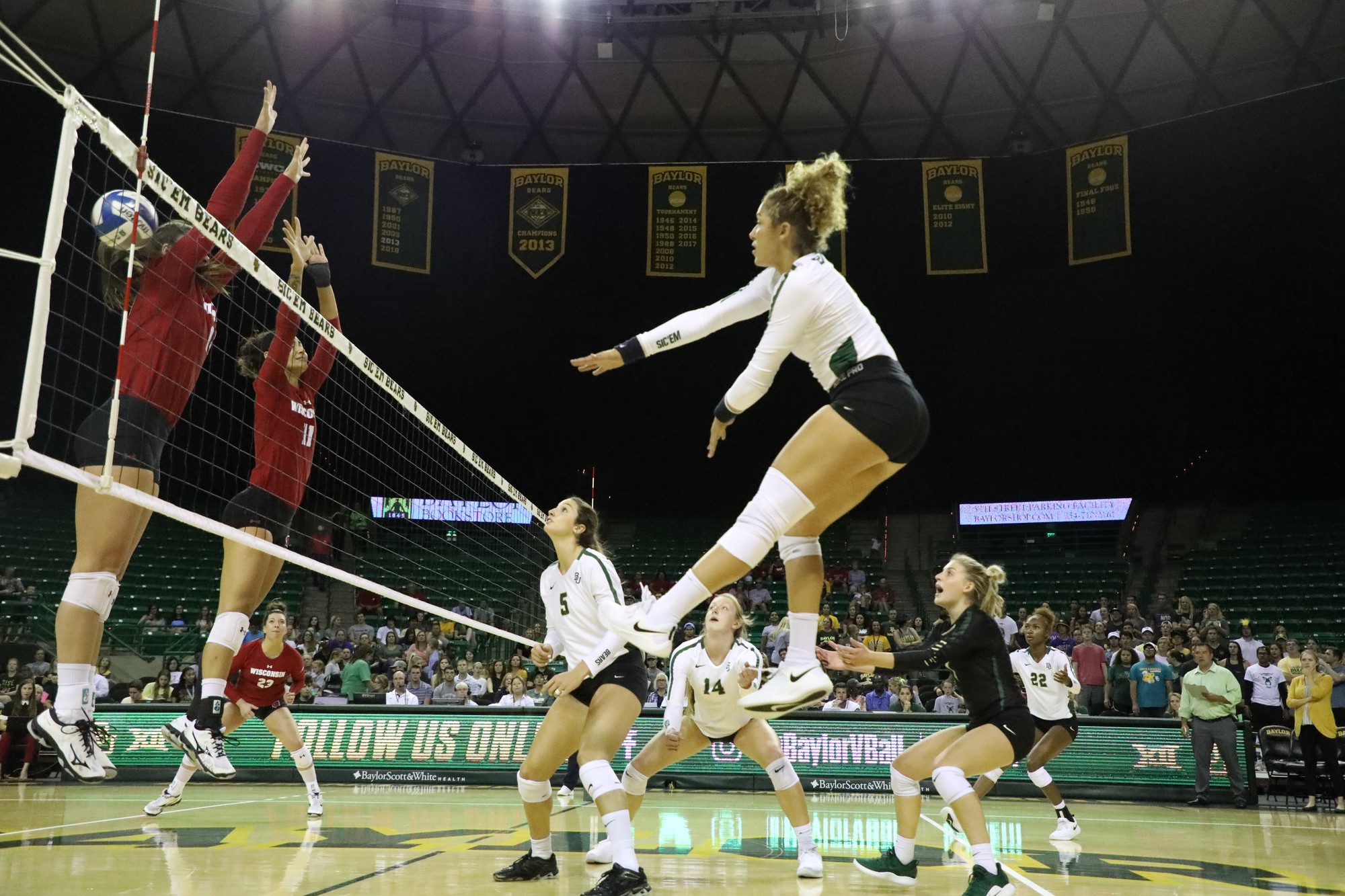Lady Bears volleyball stomps Wisconsin Badgers 3-1 | The Baylor Lariat