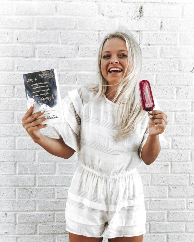 Baylor alumna’s book resonates with women, discusses insecurity