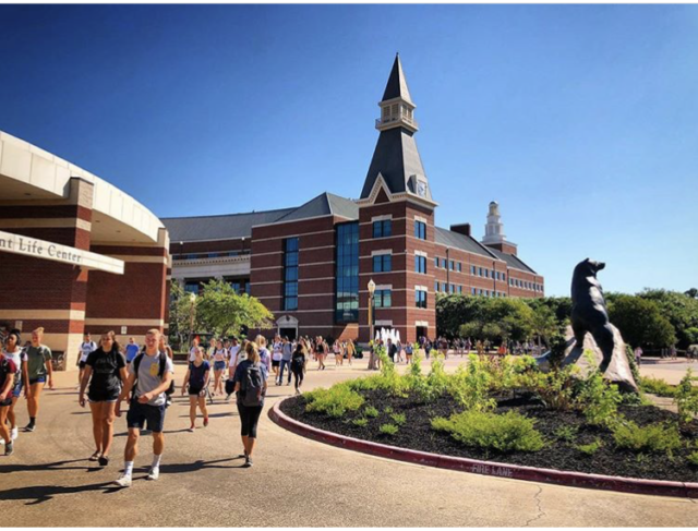 @Tomatbaylor captures campus memories, moments and more