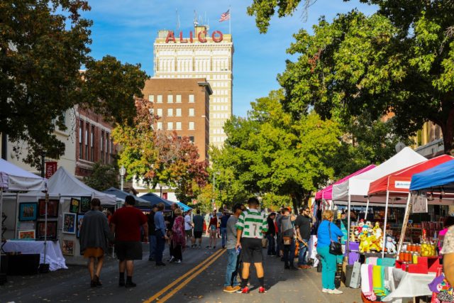 Music and arts festival breathes life into Austin Avenue