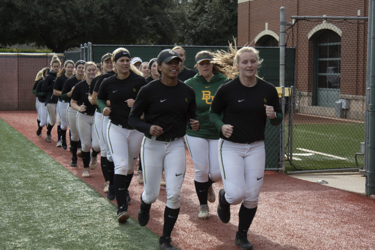 Softball begins climb back to the top as underdog The Baylor Lariat