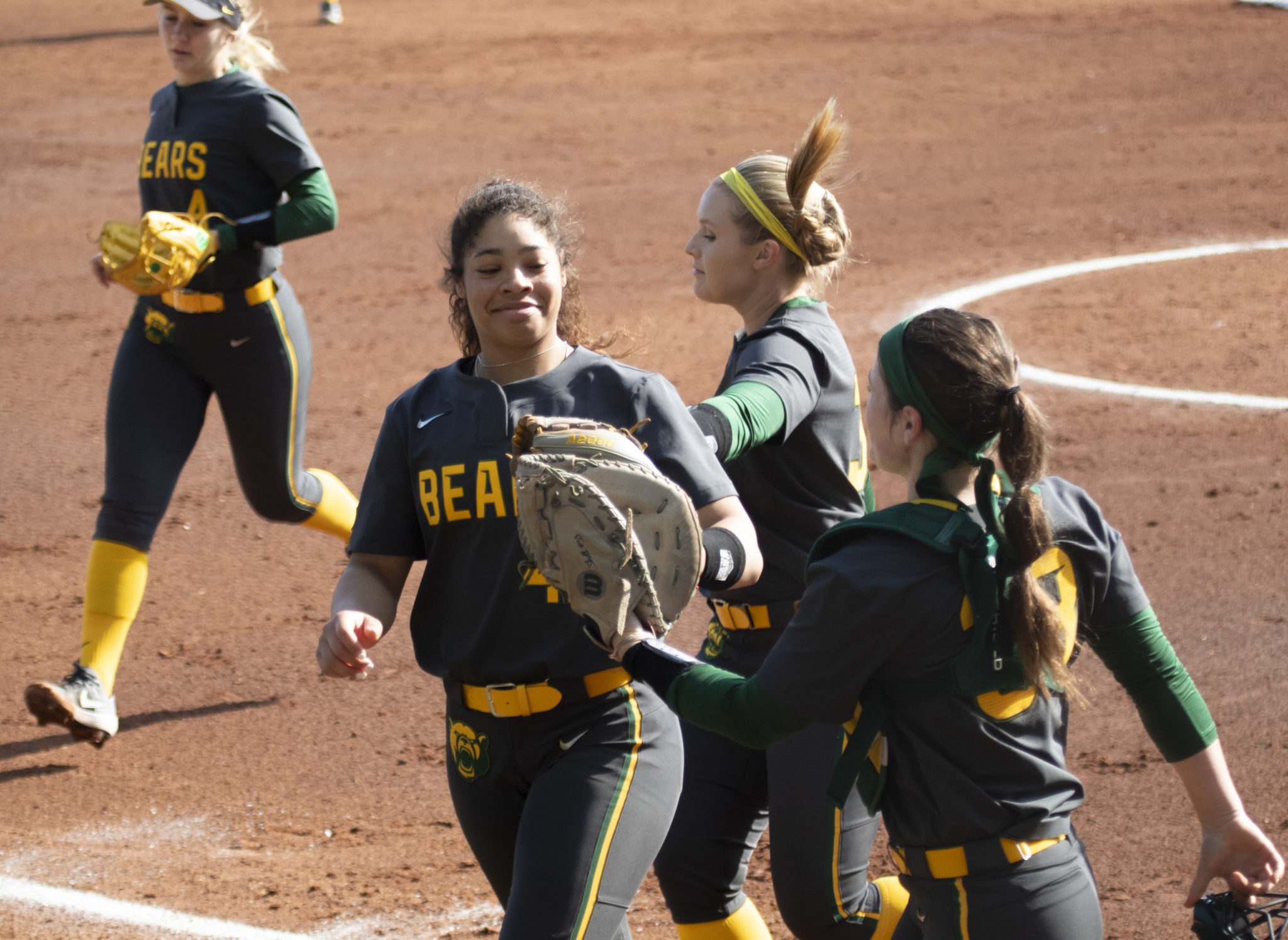 Softball sweeps Baylor Invitational with second victory over Illinois