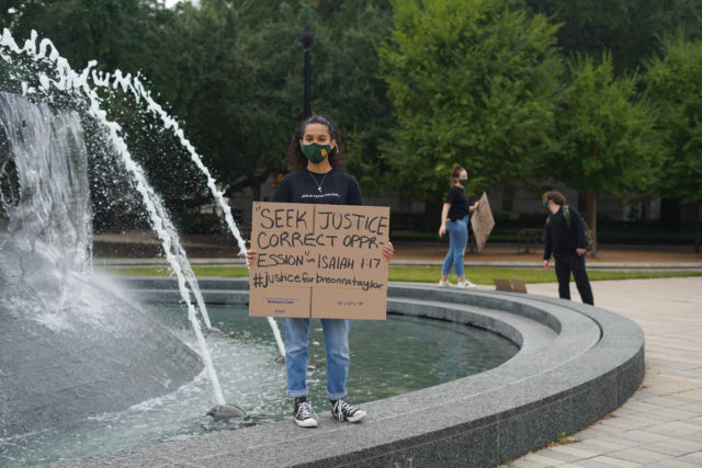 Baylor freshmen Rebecca Terrill and Sarai Del Toro put on a protest for Breonna Taylor at Fountain Mall Thursday. The protest is in response to the General Attorney's announcement regarding Breonna Taylor's case. Brittney Matthews | Photo Editor